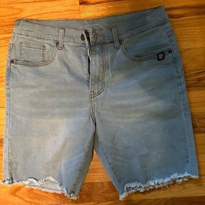 Born Primitive men’s jorts (L)